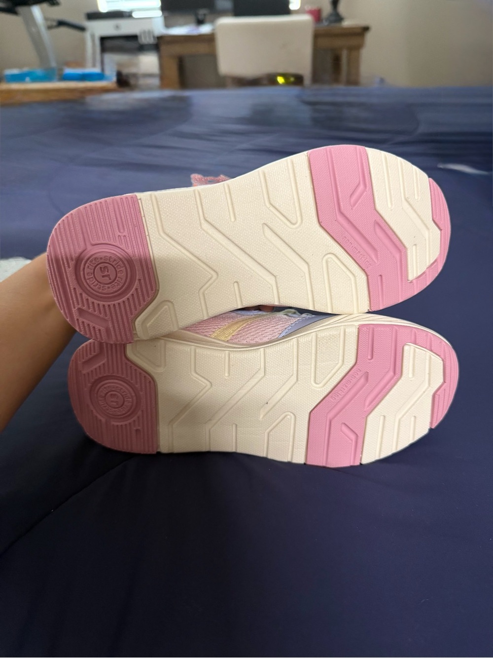 Girls Stride Rite sneakers - Picture 3 of 4